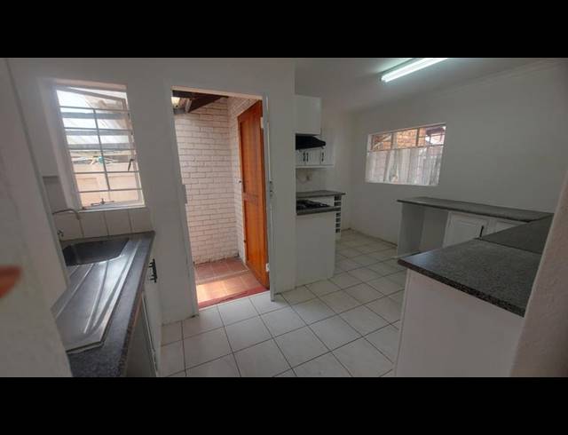 3 BEDROOM TOWNHOUSE FOR SALE IN BOKSBURG NORTH